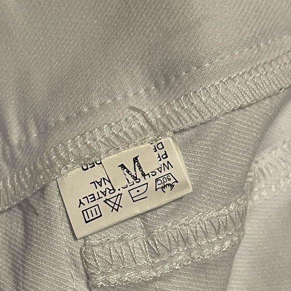 Shein White Elastic Waist Shorts Side Stripe Size Medium - Picture 4 of 4